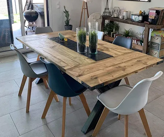 Table dans une cuisine